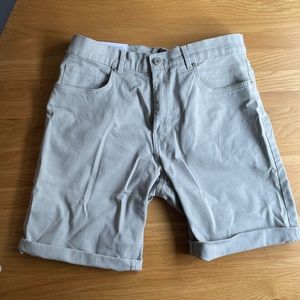 H&M men’s slim fit shorts